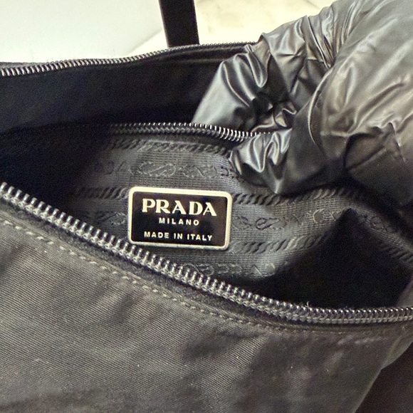 Authentic vintage PRADA nylon shoulder bag with clear acrylic handle - Picture 8 of 9